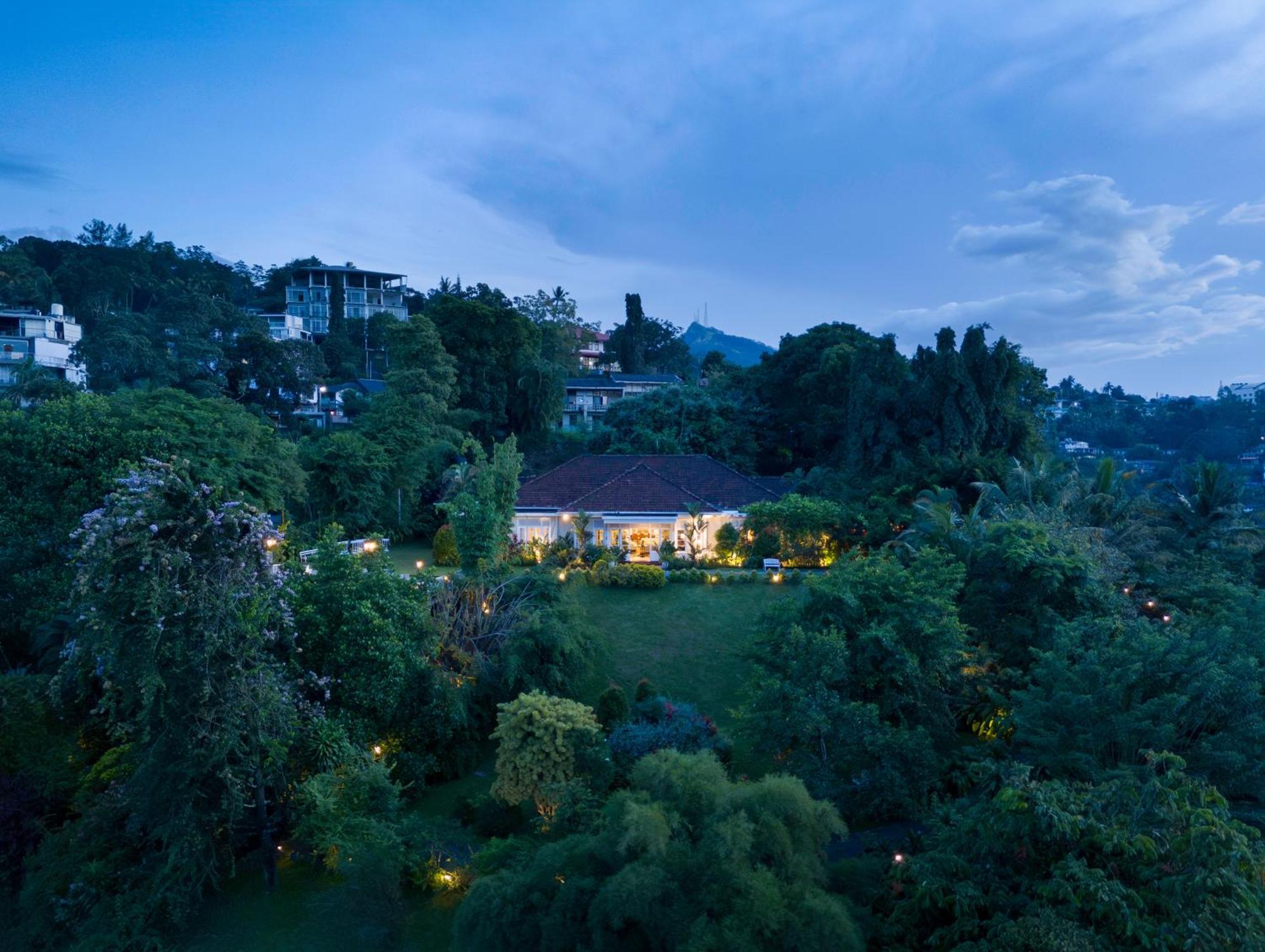 Castle Hill Bungalow Канди Экстерьер фото